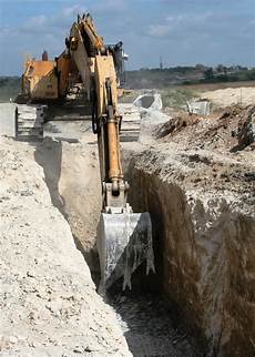 Edge Earthmoving